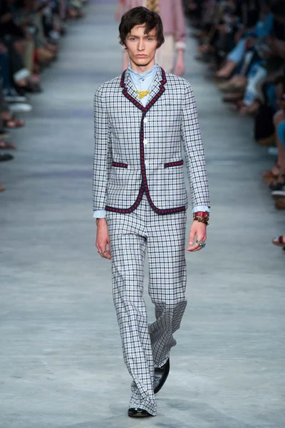 Look 12